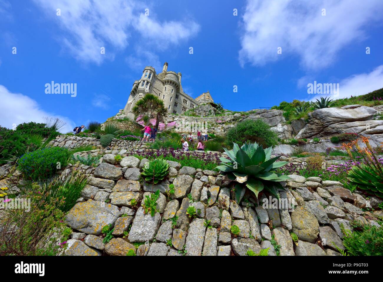 St. Michael Schloss und Gärten, Karrek Loos yn Koos, Marazion, Cornwall, England, Großbritannien Stockfoto