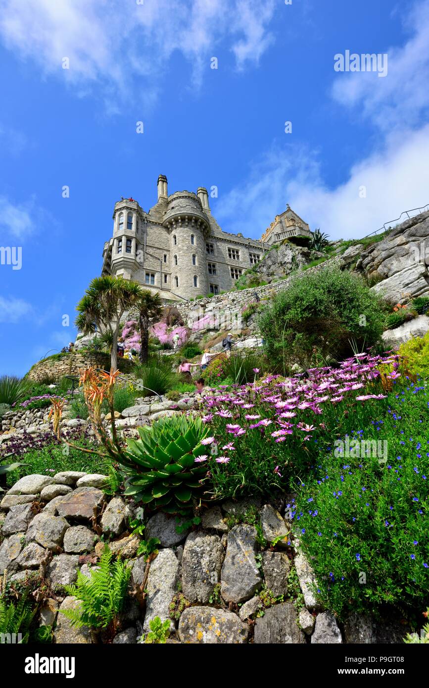 St. Michael Schloss und Gärten, Karrek Loos yn Koos, Marazion, Cornwall, England, Großbritannien Stockfoto