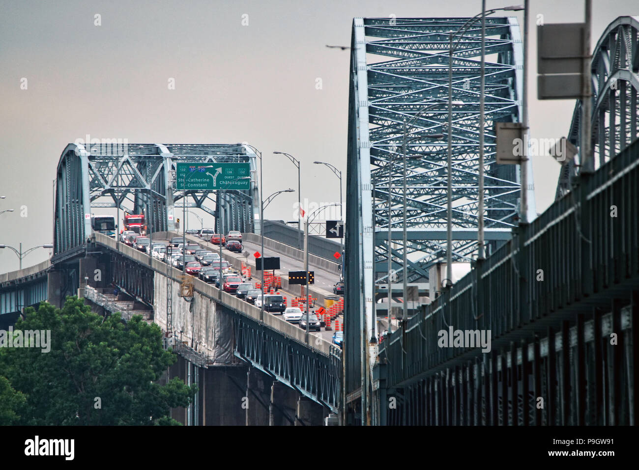 Montreal, Kanada, 26. Juni 2018. Verkehr und Bau auf die Mercier Brücke. Credit Mario Beauregard/Alamy leben Nachrichten Stockfoto