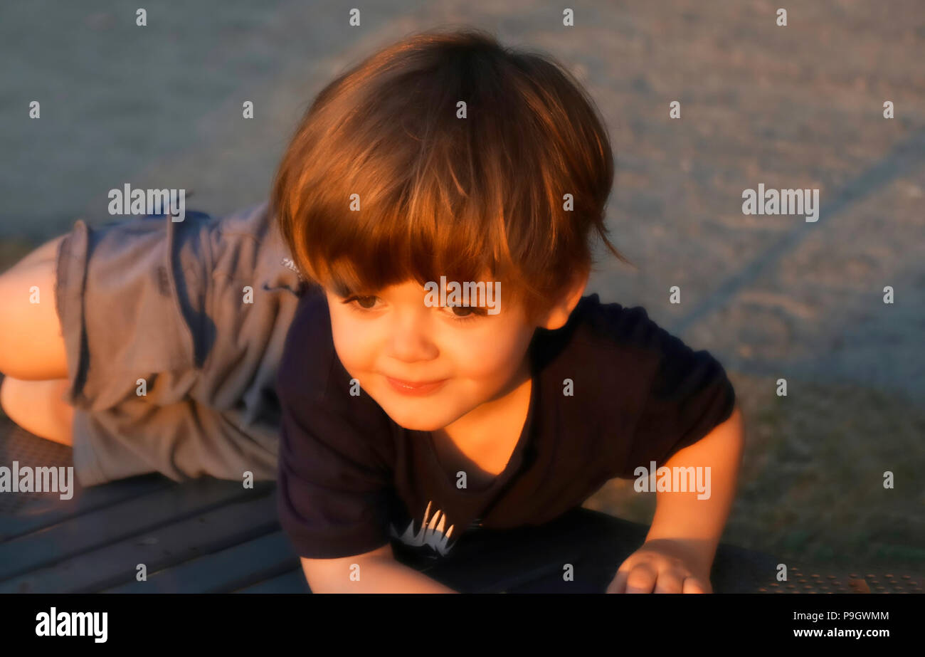 Montreal, Kanada, 14. Juli 2018. In warmen Porträt eines 3-jährigen Jungen.Credit Mario Beauregard/Alamy leben Nachrichten Stockfoto