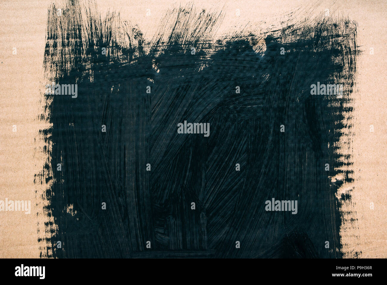 Abstrakte Kunst Farbe schwarz Pinselstriche auf Karton Oberfläche als Grunge kunst hintergrund Stockfoto