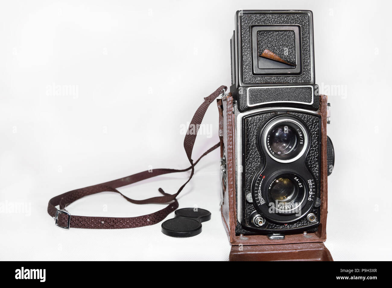 Vintage Kamera - Altmodische antike Box Kamera, isoliertes Objekt  Stockfotografie - Alamy