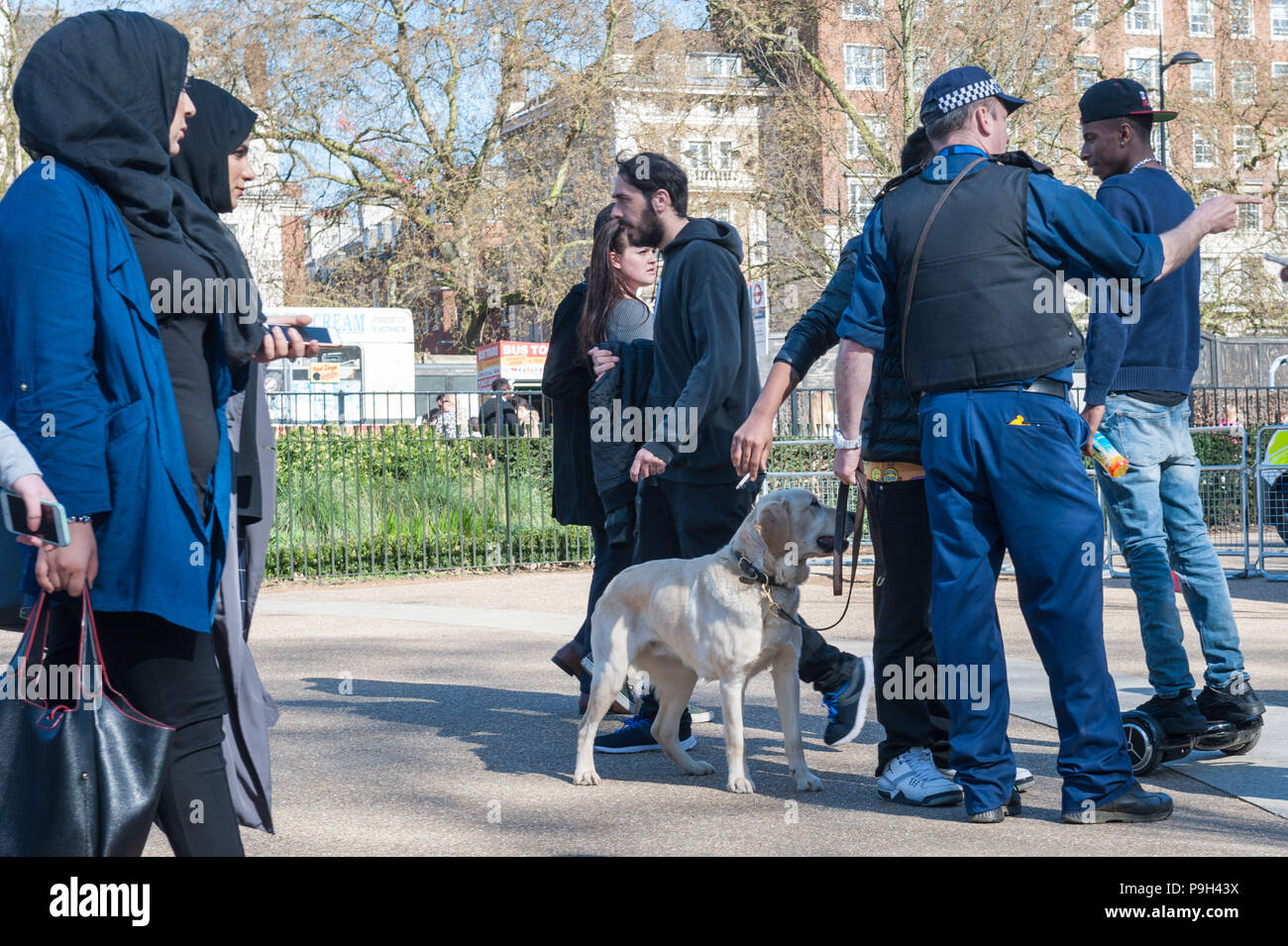 Speakers' Corner, Hyde Park, London, UK. 20. April 2016. Tausende von Menschen nehmen an der jährlichen 420 Cannabis Meet-up und Protest gegen Speakers' Corner ich Stockfoto