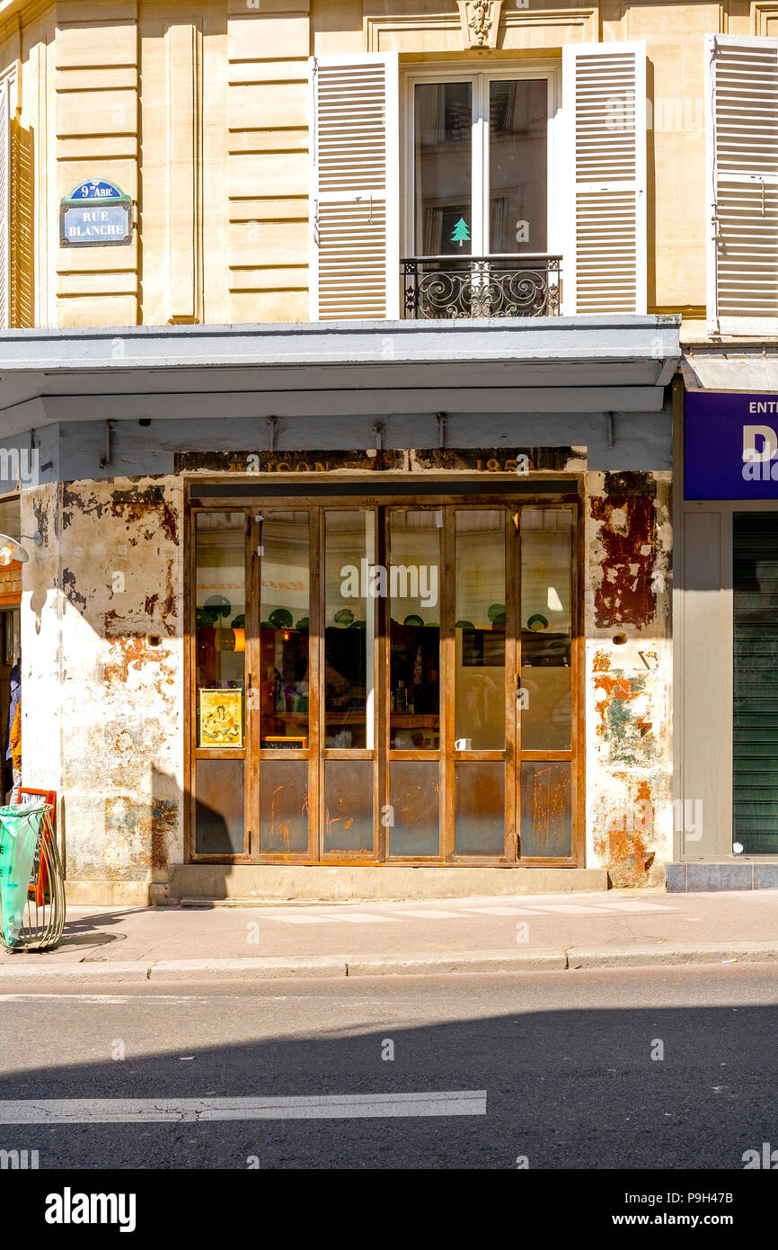Gebäude, Rue Blanche, Paris, Frankreich Stockfoto