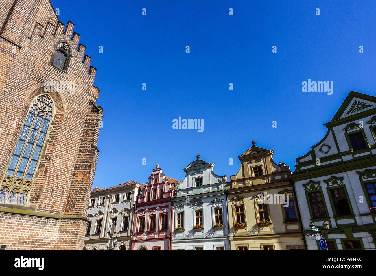 Historischen Bürgerhäusern und Teil der Kathedrale des Heiligen Geistes, Hradec Kralove, Tschechische Republik Stockfoto