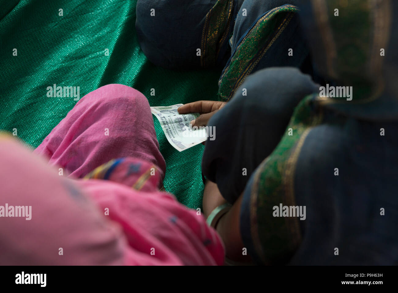 Ein lokaler Landwirt Ausbildung Schule treffen, um Ihre Darlehen Geld zu teilen und über die Herstellung von organischem Dünger für Ihre Betriebe lernen, Madhya Pradesh, Indien. Stockfoto