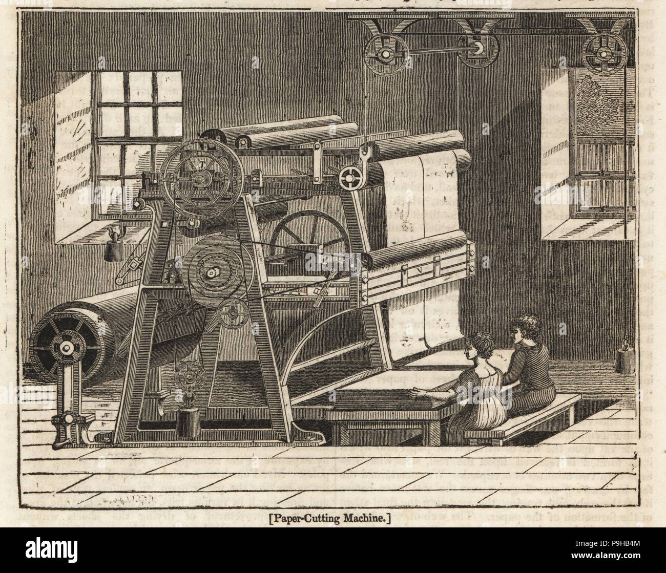 Junge Frauen Stapeln Papier schneiden auf Edward Cowper Papier Schneidemaschine. Holzschnitt Kupferstich aus dem Penny Magazine, Gesellschaft für die Verbreitung von Kenntnissen, 1833. Stockfoto