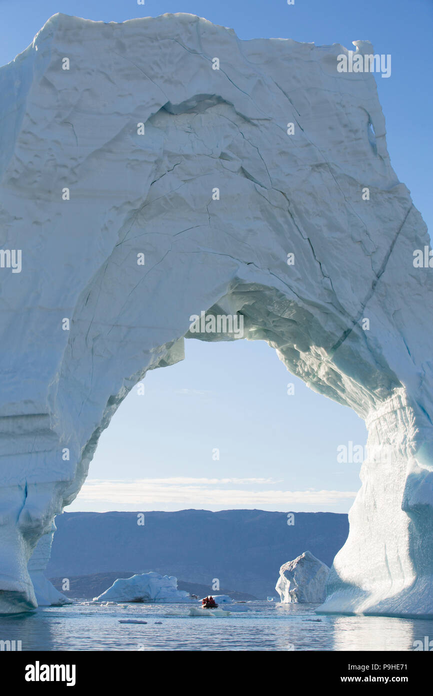 Eisberg Arch, Scoresby-sund, Grönland Stockfoto