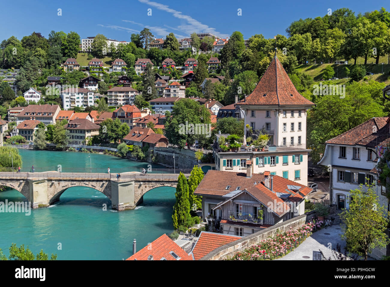 Aare Untertorbrücke Felsenburg Turm und Brücke Altstadt Bern Schweiz Stockfoto