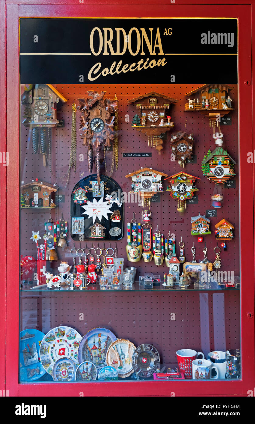 Souvenirs und Kuckucksuhren Altstadt Bern Schweiz Stockfoto