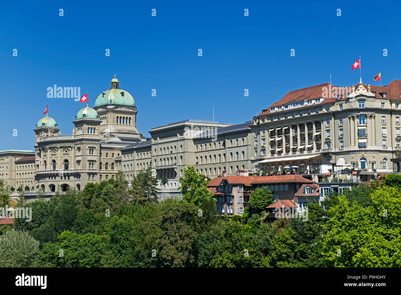 Bundeshaus Federal Palace und das Bellevue Hotel Bern Schweiz Stockfoto
