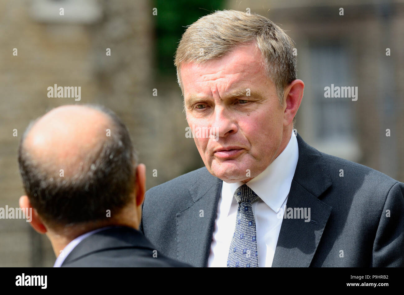 David Jones MP (Con: Clwyd West) auf dem College Green, Westminster, Juli 2018 Interview Stockfoto