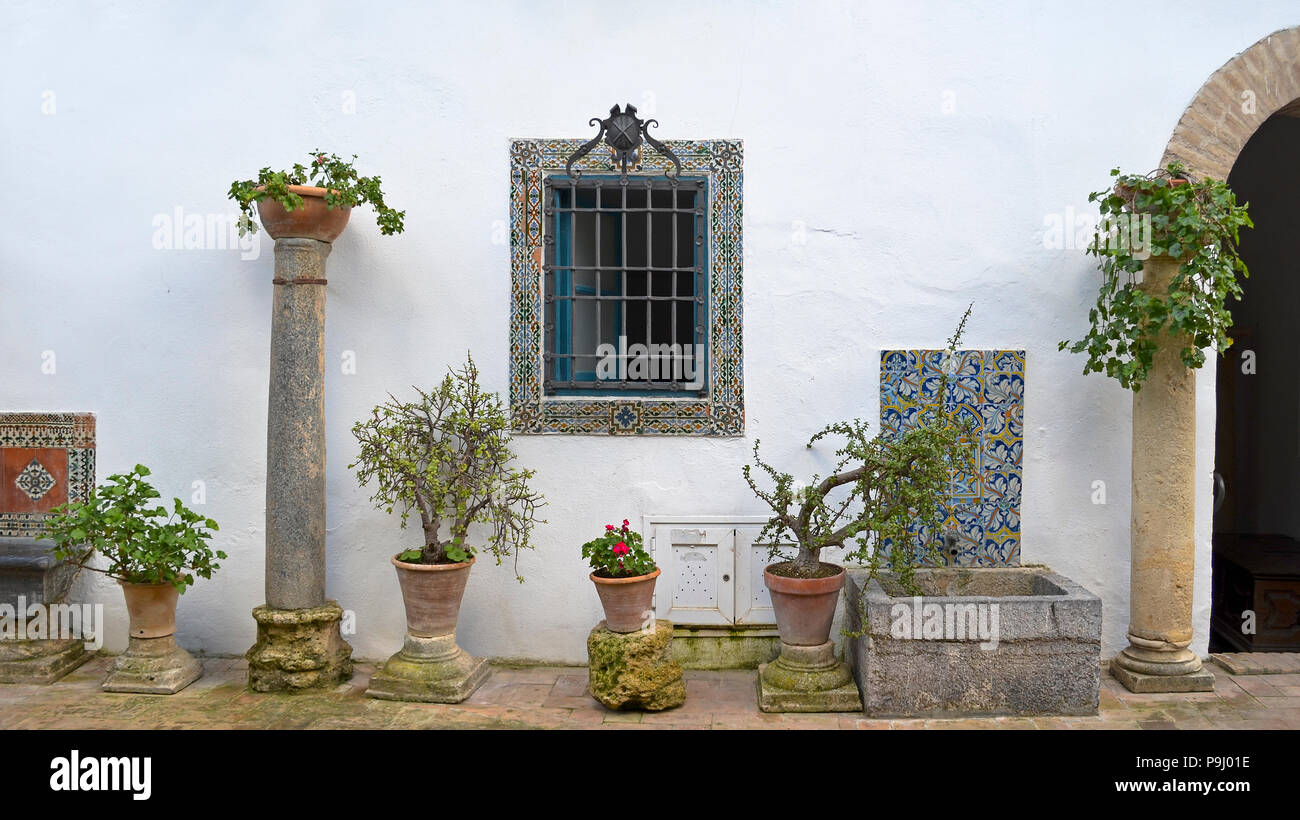 Architektonische Details in den Patios (Gärten) in Cordoba, Spanien Stockfoto