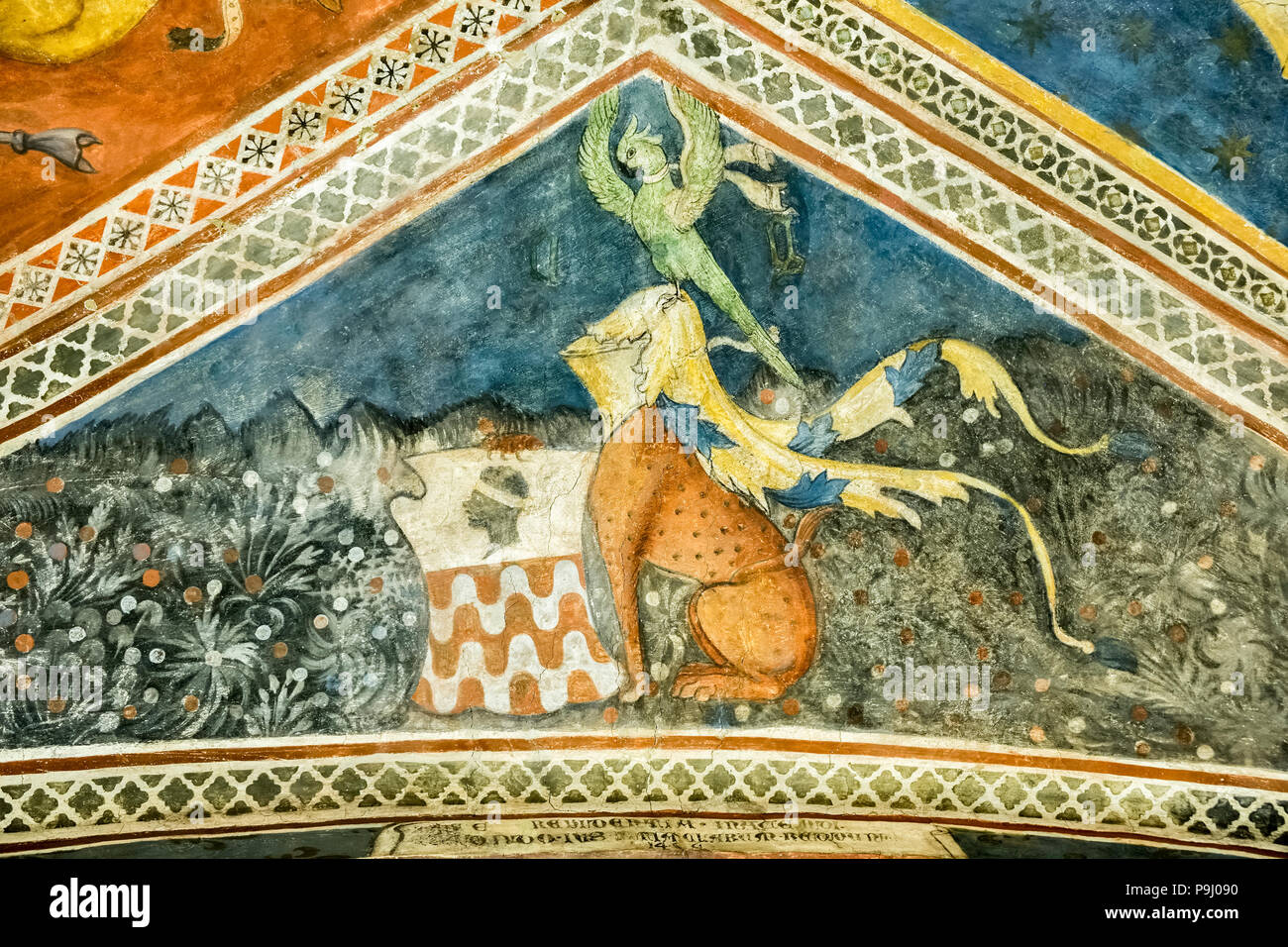 San Miniato, Toskana, Italien - Die 14c Palazzo Comunale (Rathaus). Ein Familienwappen in der 15 c Fresken an der Halle der sieben Tugenden Stockfoto