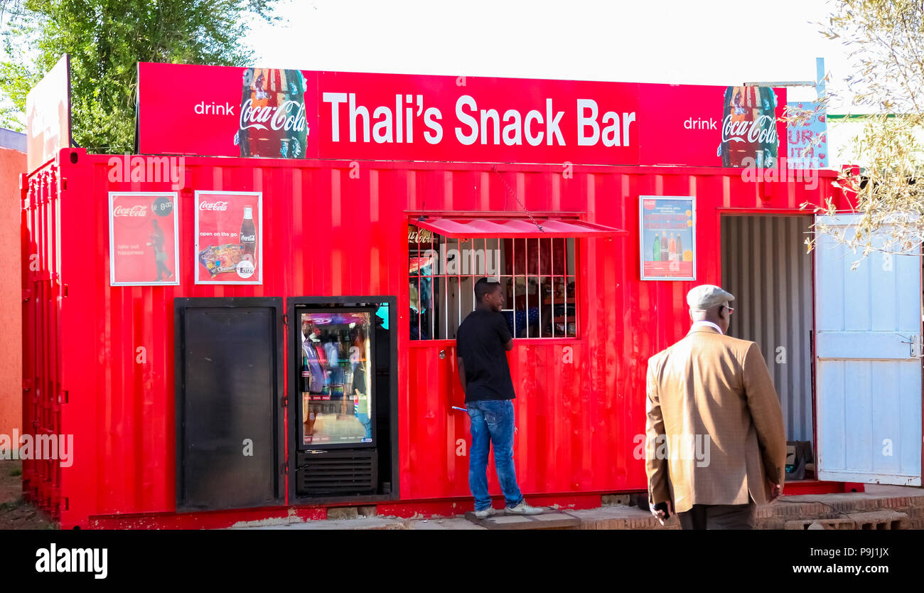 Johannesburg, Südafrika, 11. September 2011, kleinen Kiosk shop in städtischen Soweto, Südafrika Stockfoto