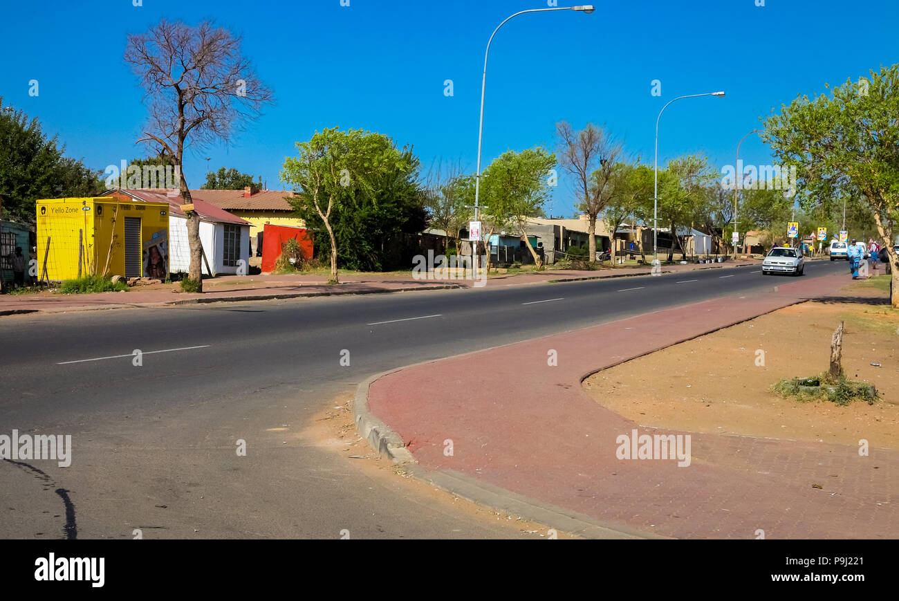 Johannesburg, Südafrika, 11. September 2011, Menschen und Straßen in städtischen Soweto, Südafrika Stockfoto