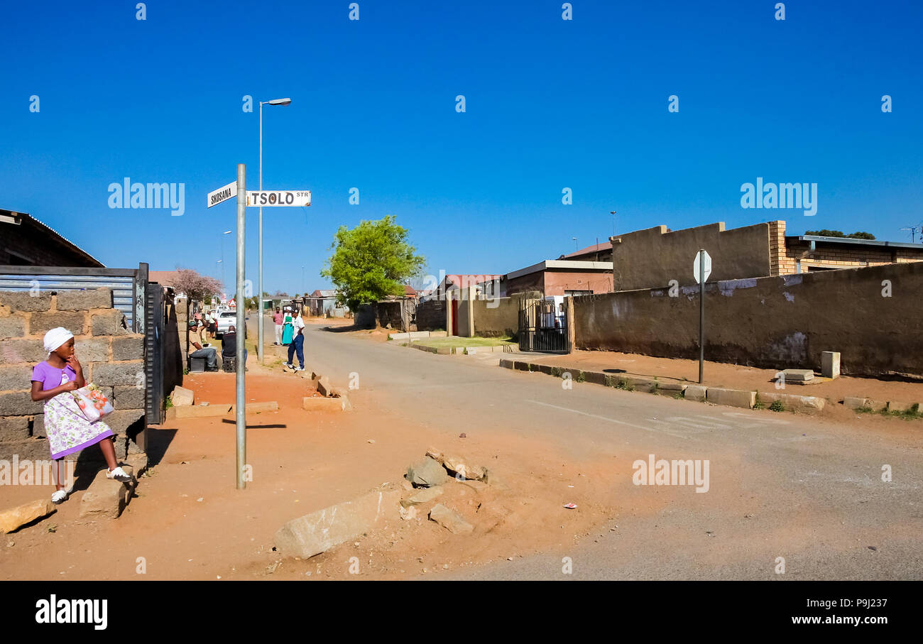 Johannesburg, Südafrika, 11. September 2011, Menschen und Straßen in städtischen Soweto, Südafrika Stockfoto