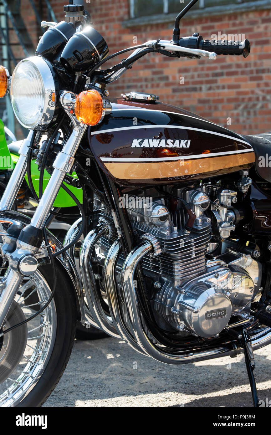 1974 Kawasaki Z1 Motorrad. Vintage japanisches Motorrad in Brooklands Motorrad event. Brooklands, Weybridge, Surrey, England Stockfoto