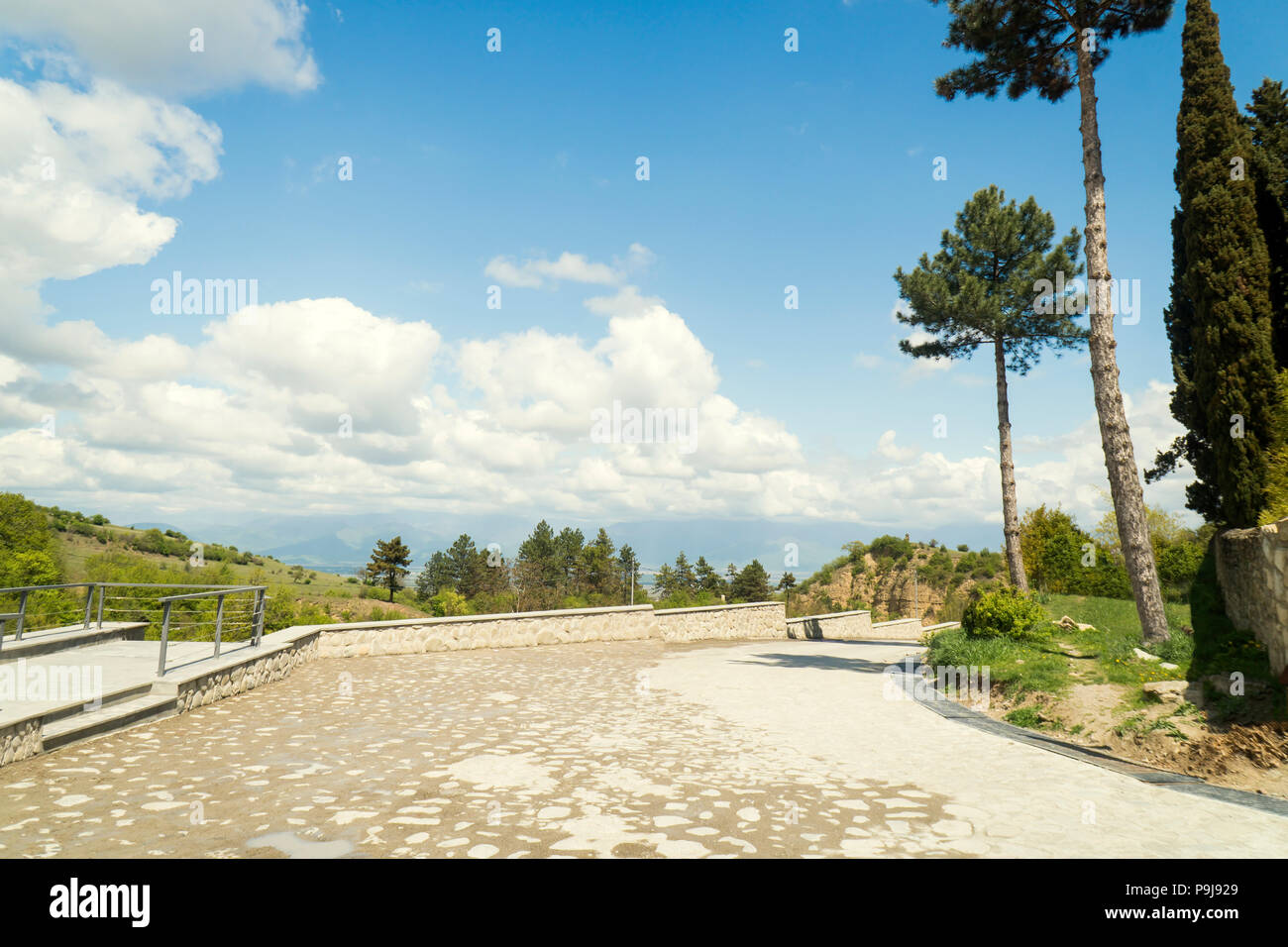 Straße im Park in der Nähe von Alasani Valley Stockfoto