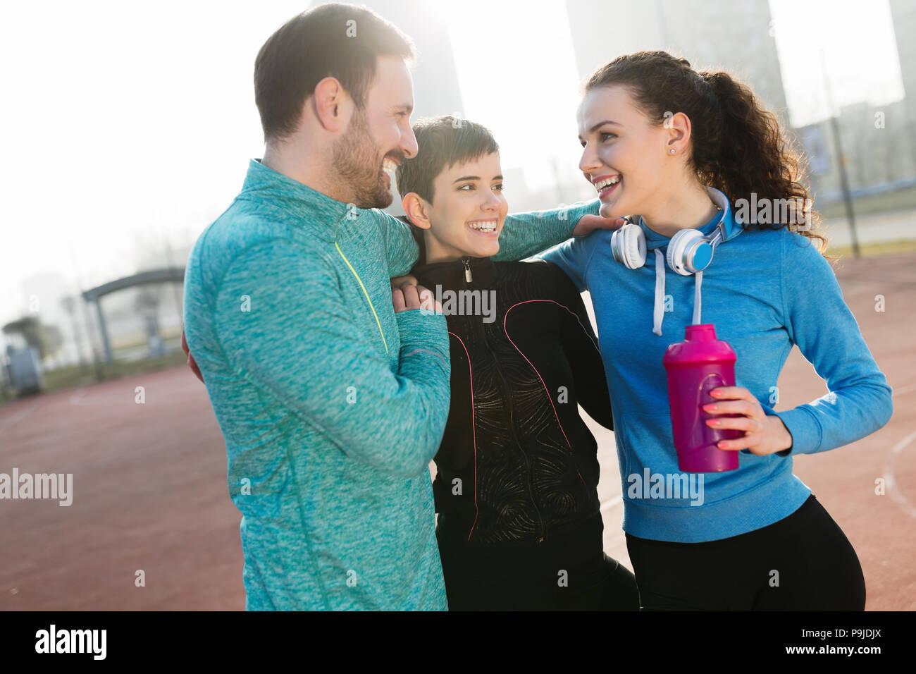 Freunde fitness training zusammen im Freien leben Aktiv gesund Stockfoto
