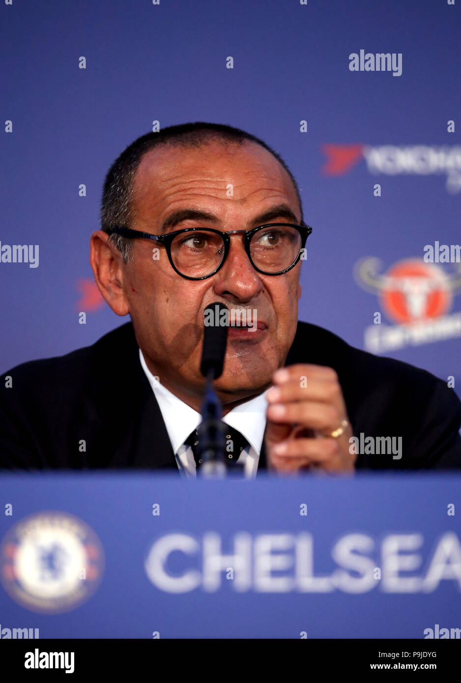 Der neue Chelsea-Manager Maurizio Sarri während einer Pressekonferenz in der Stamford Bridge, London. DRÜCKEN SIE VERBANDSFOTO. Bilddatum: Mittwoch, 18. Juli. 2017. Siehe PA Story SOCCER Chelsea. Bildnachweis sollte lauten: Steve Paston/PA Wire. Keine Verwendung mit nicht autorisierten Audio-, Video-, Daten-, Regallisten-, Club-/Liga-Logos oder „Live“-Diensten. Online-in-Match-Nutzung auf 75 Bilder beschränkt, keine Videoemulation. Keine Verwendung in Wetten, Spielen oder Veröffentlichungen für einzelne Vereine/Vereine/Vereine/Spieler. Stockfoto