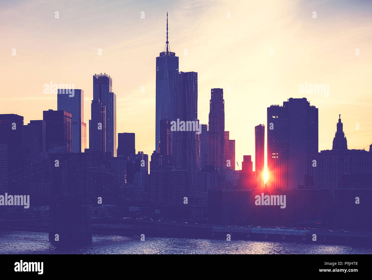Vintage getönten Skyline von New York City Silhouette bei Sonnenuntergang, USA. Stockfoto