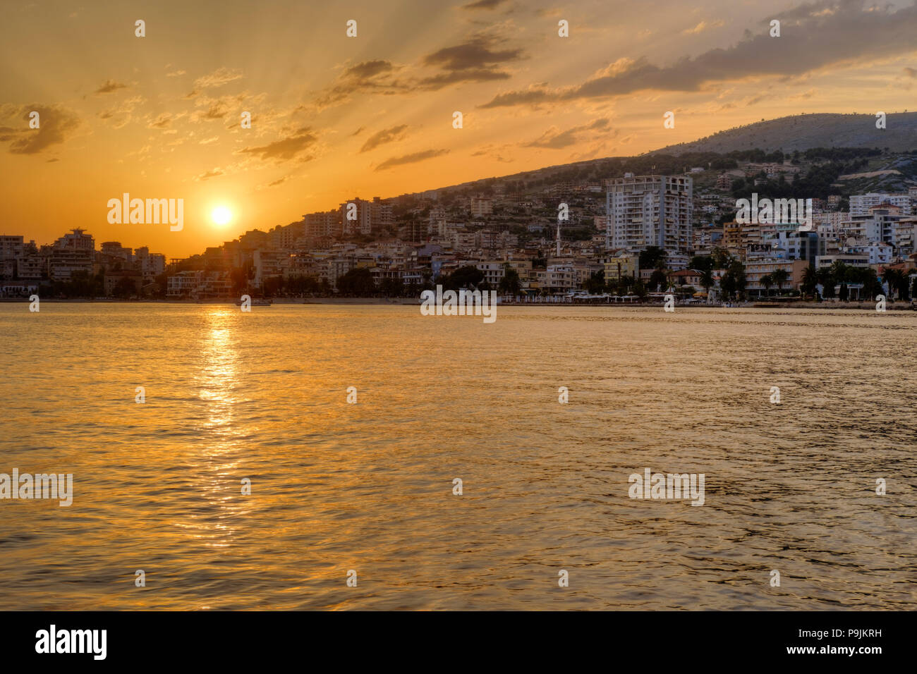 Sonnenuntergang, Saranda, Saranda, qark Vlora, Ionisches Meer, Albanien Stockfoto