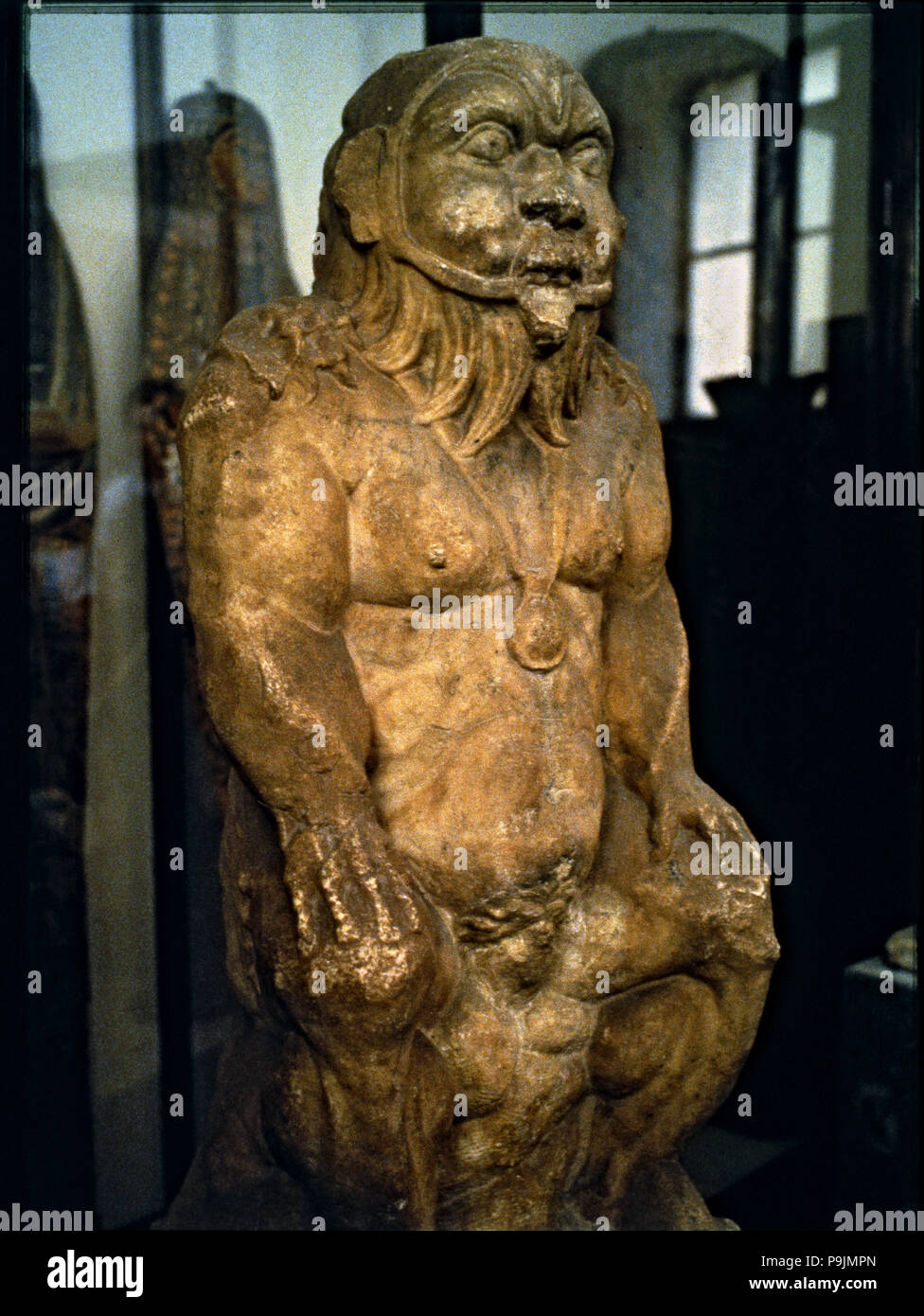 Bes, protector Genius der ägyptischen Mythologie in eine Statue des ptolemäischen Zeitalter. Stockfoto
