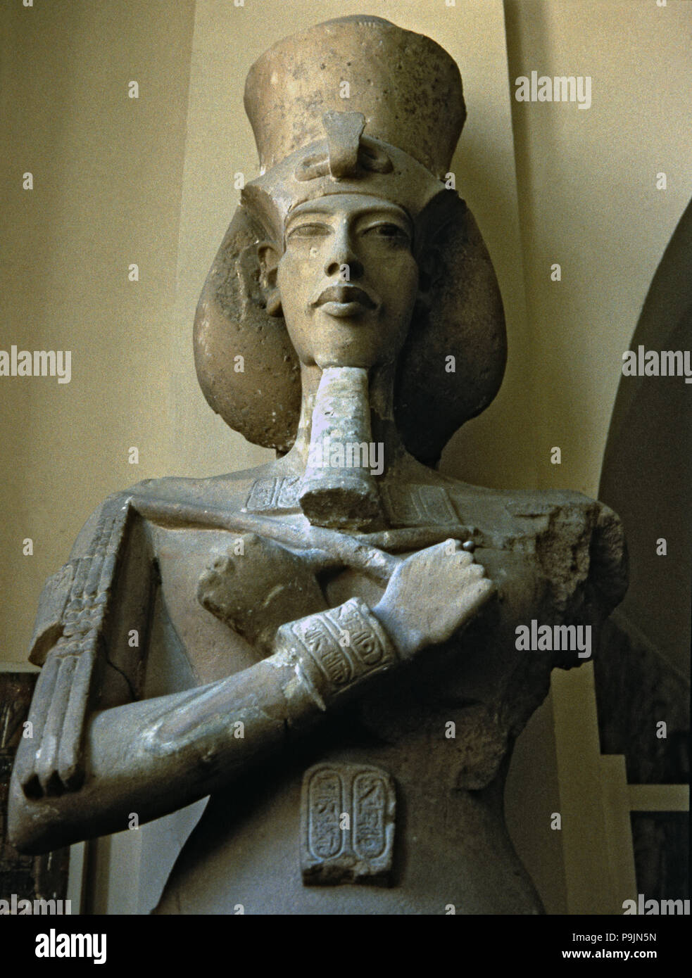 Kolossale Statue des Echnaton, Detail von oben. Stockfoto