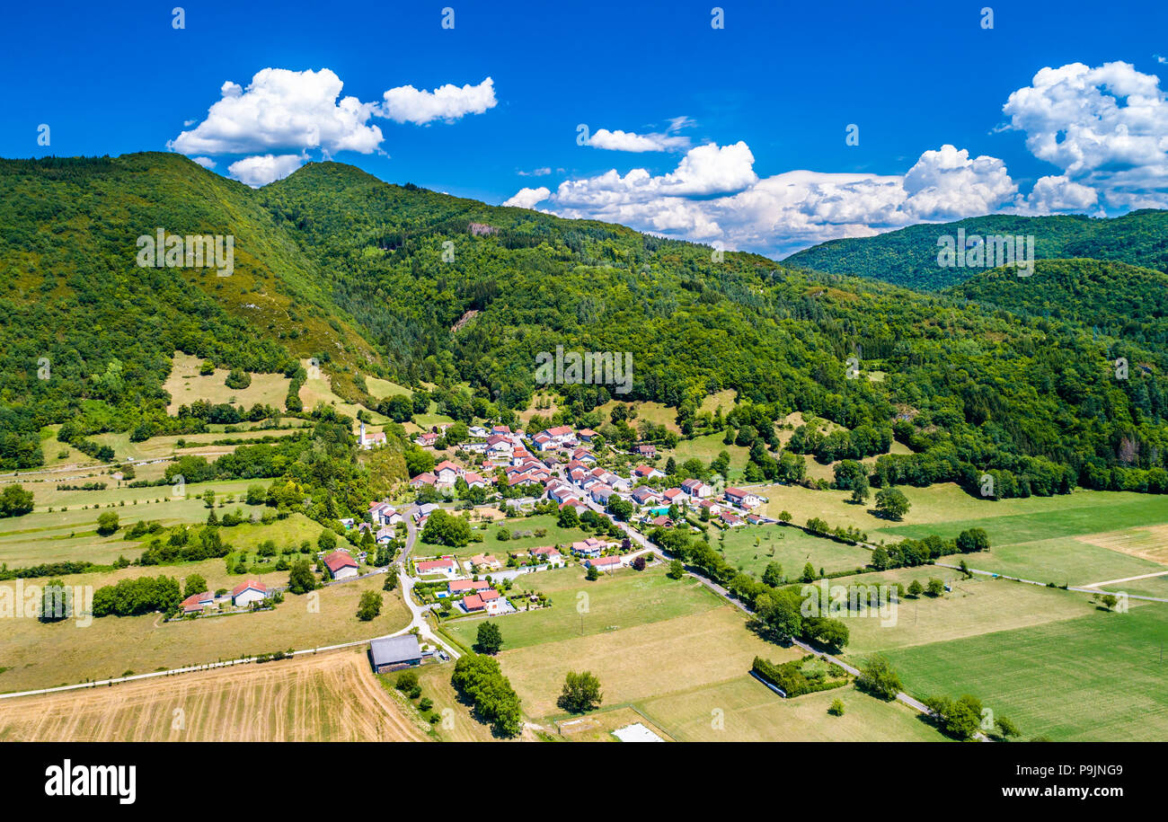 Luftaufnahme von Coisia, einem Dorf in der Jura in Frankreich Stockfoto