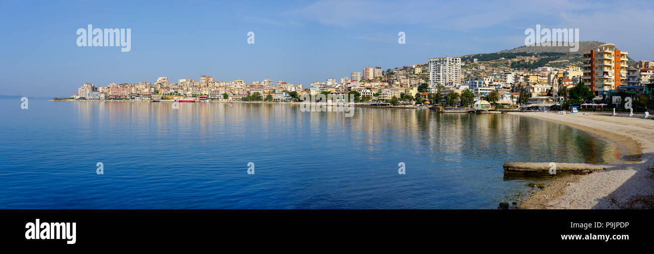 Stadt Panorama mit Strand, Saranda, Saranda, qark Vlora, Ionisches Meer, Albanien Stockfoto