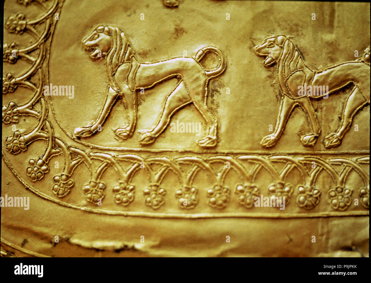 Etruskische Gold Fibula dekoriert mit fünf Löwen, von den Regolini Galassi Grab, Detail der niedrigen ... Stockfoto