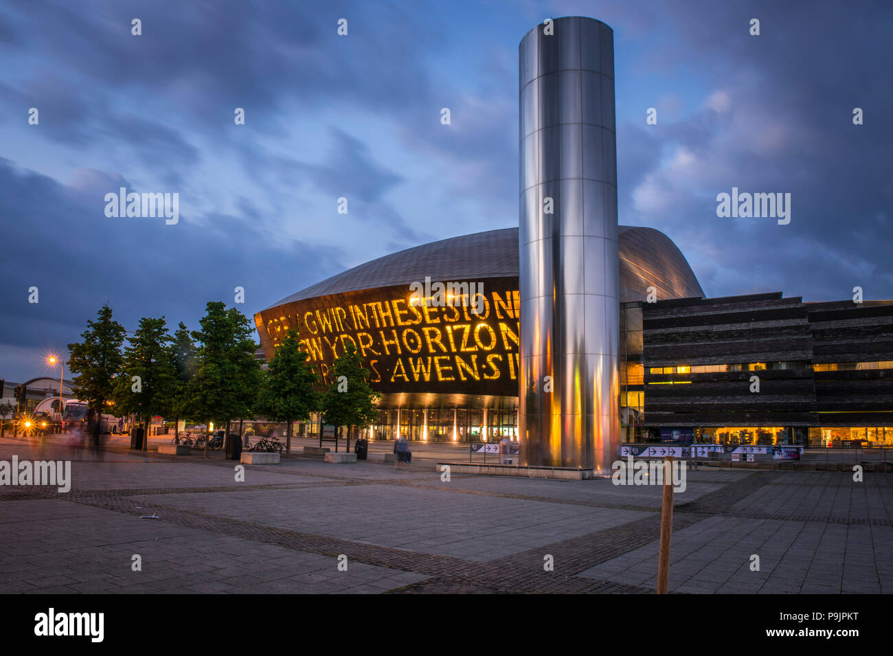 Welsh Millenium Center, Architekt Percy Thomas, Event Center, Dämmerung, Cardiff, South Glamorgan, Wales, Vereinigtes Königreich Stockfoto