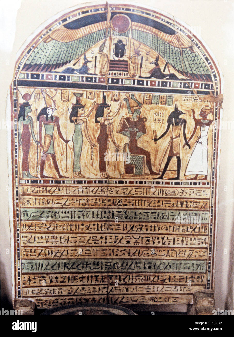 Grabkunst Stele, die den Verstorbenen von Anubis in Anwesenheit von Osiris und Horu … begleitet Stockfoto