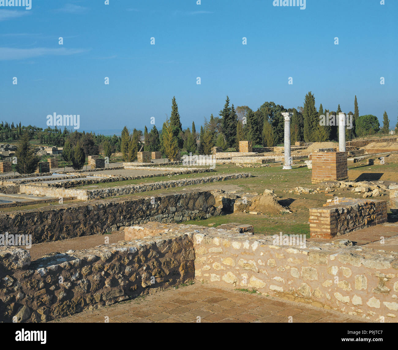 Teilweise mit Blick auf die römischen Ruinen von Italica. Stockfoto