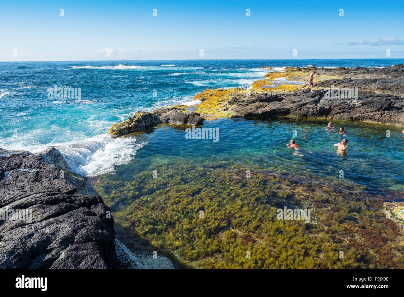 Natürliche Pools an der Küste von Sao Miguel, Azoren Stockfoto