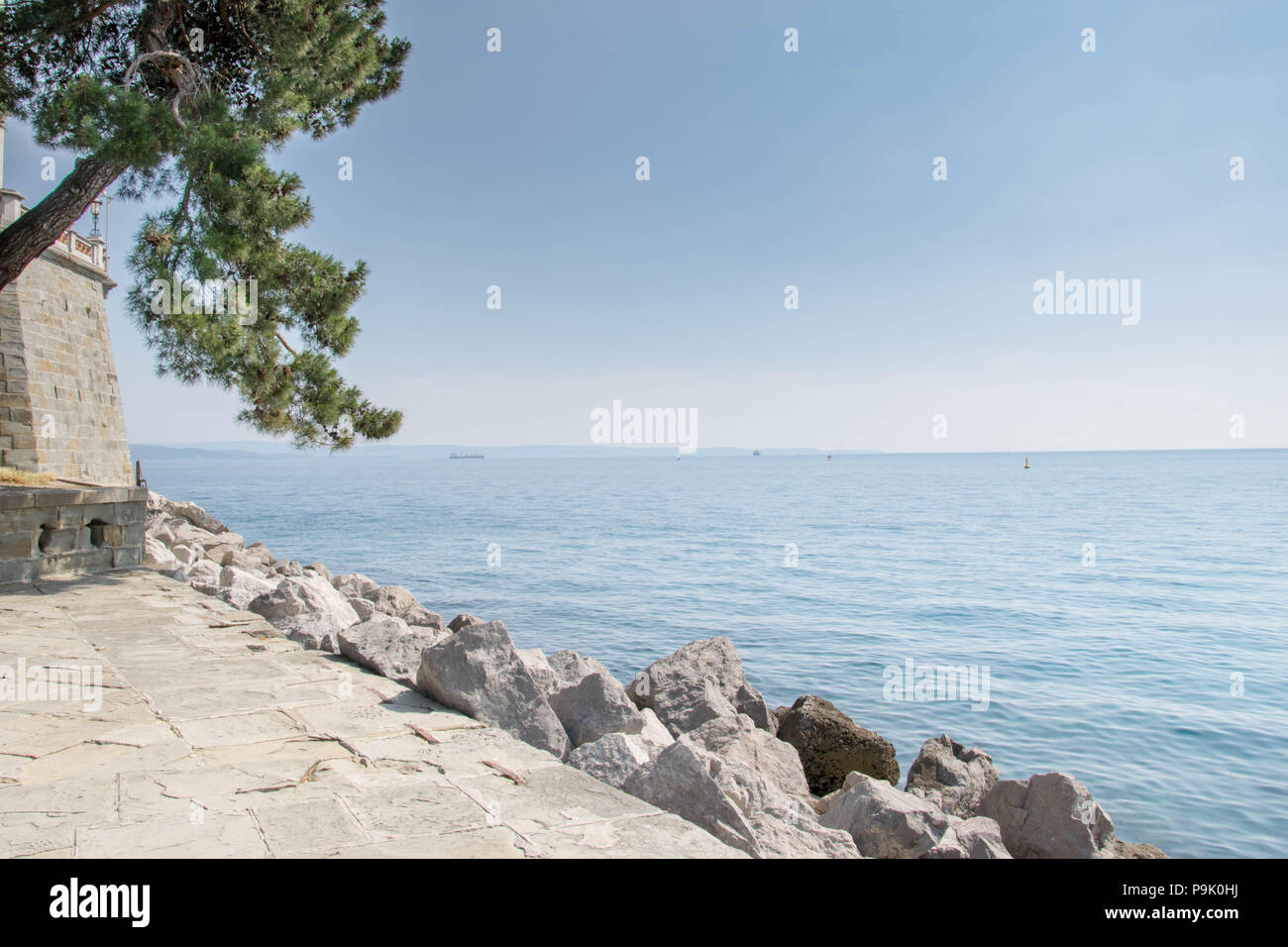 Europa, Italien, Venetien, Triest. Schloss Miramare (Castello Miramare) - Panorama Stockfoto