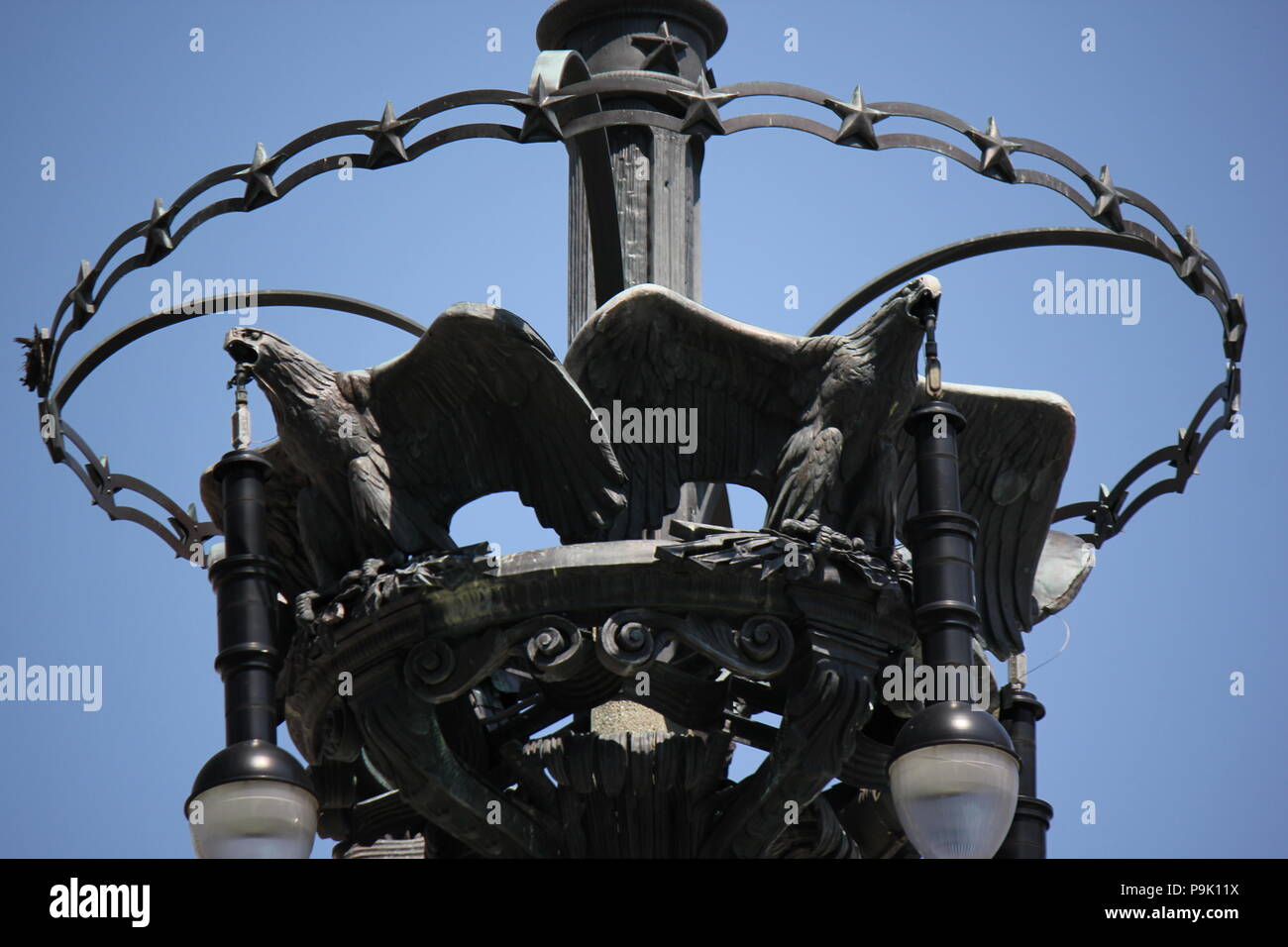 Bronze Adler an der Soldaten und Matrosen Monument Monument Circle in Indianapolis, Indiana. Stockfoto