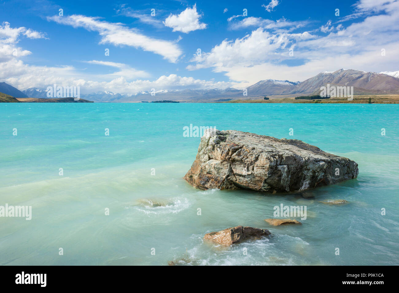 Tekapo Neuseeland Südinsel Neuseeland Felsen nahe dem Ufer der Gletschersee Tekapo mackenzie Bezirk Region Canterbury Neuseeland nz Stockfoto