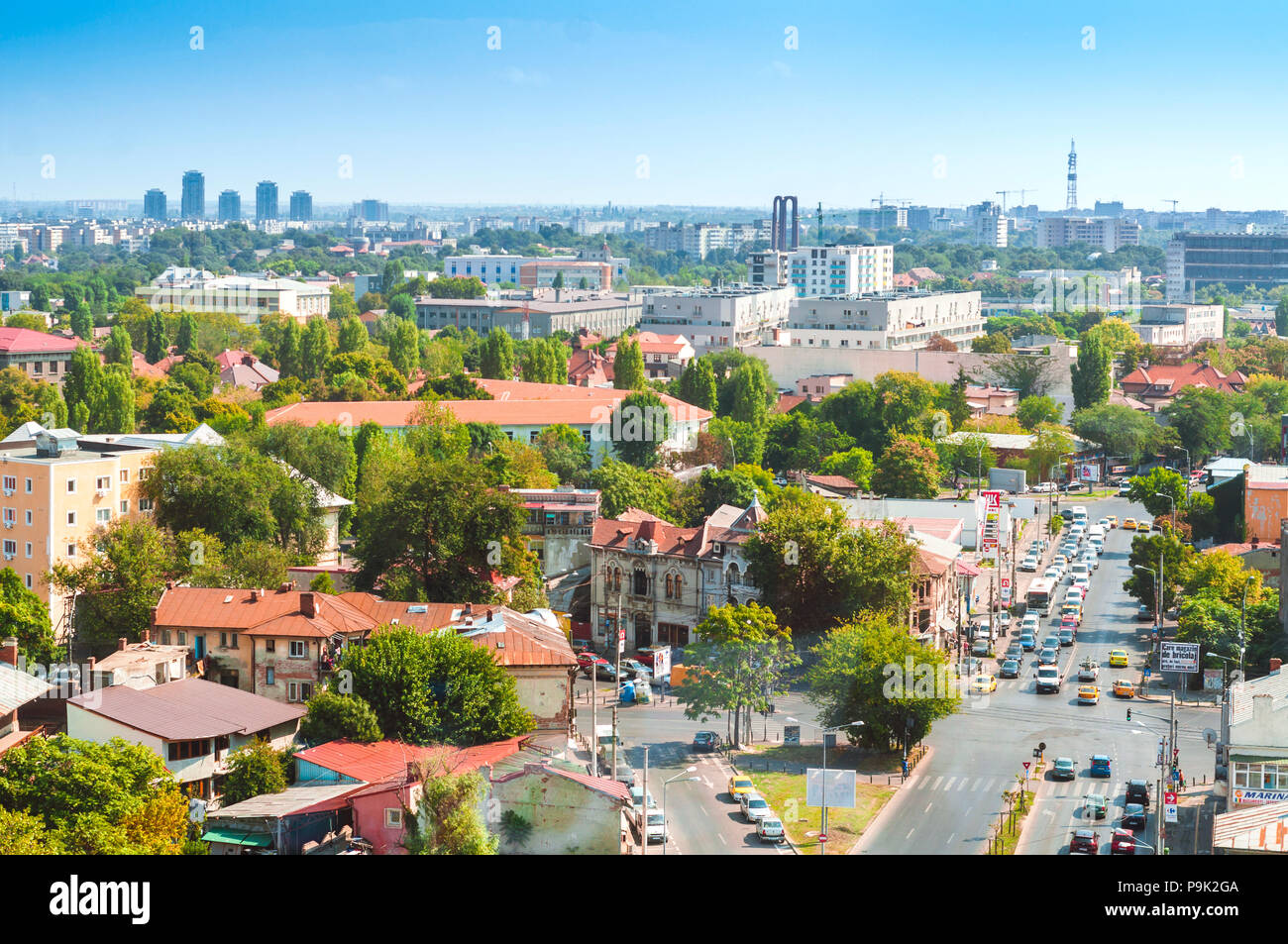 Bukarest, Rumänien - 15. September 2016: Luftaufnahme eines kleinen Rahova Nachbarschaft und Carol Park in Bukarest. Stockfoto