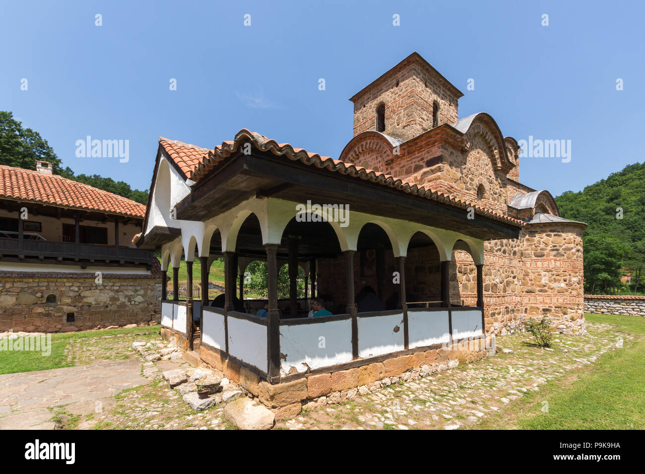 Panorama der mittelalterlichen Poganovo Kloster des Hl. Johannes des Theologen, Serbien Stockfoto