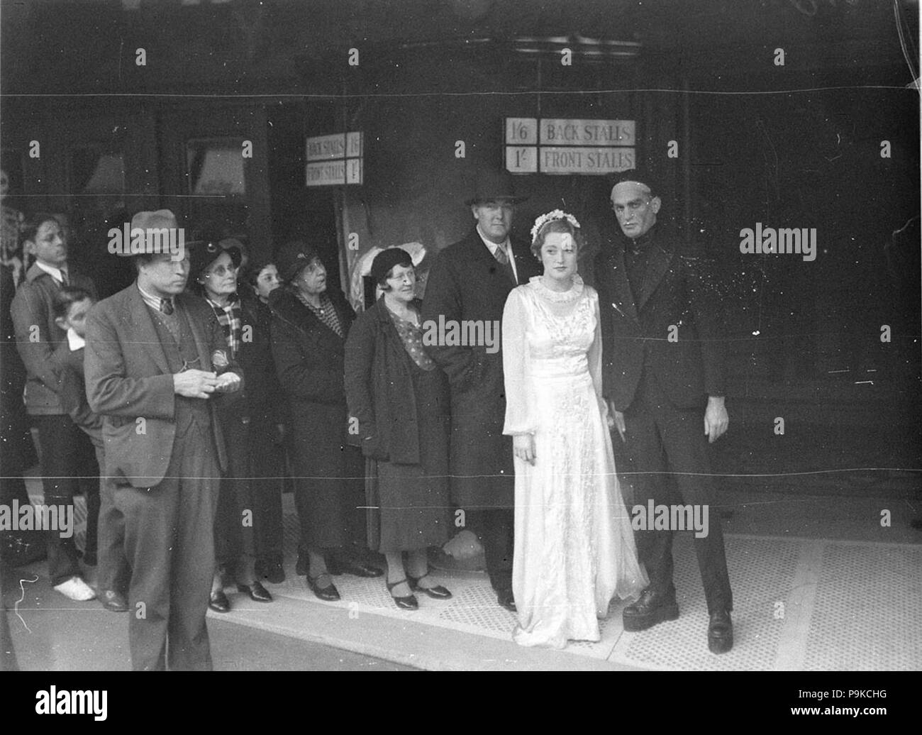 266 43846 SLNSW Schauspieler und Schauspielerin Monster und seine Braut an frontofhouse Werbung Stockfoto