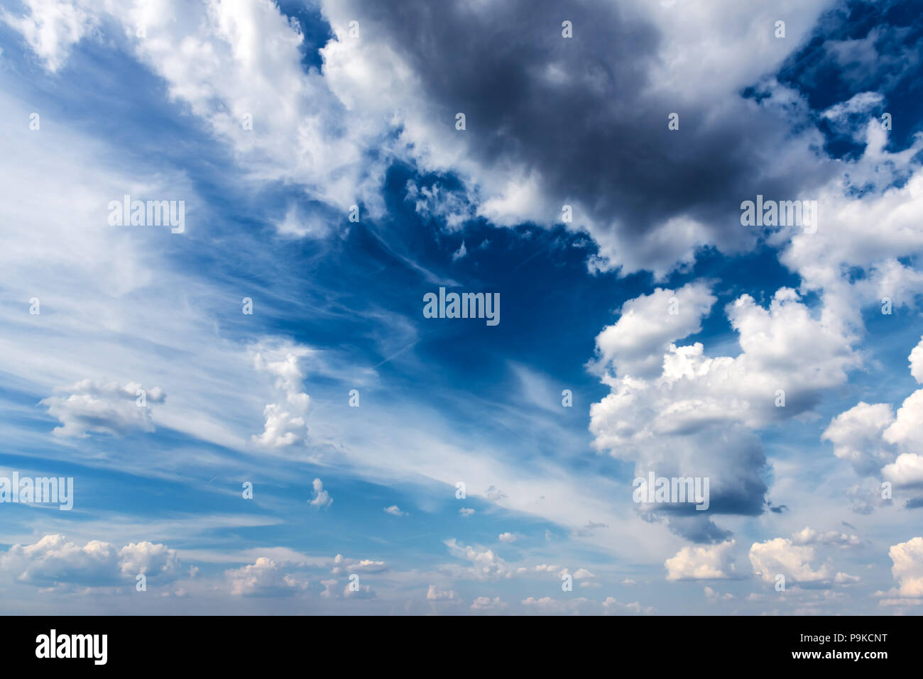Blauer Himmelshintergrund Stockfoto