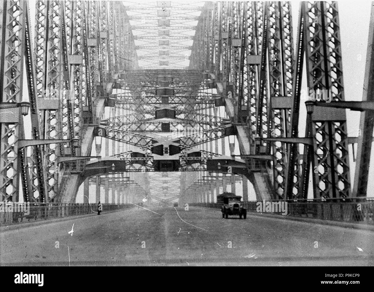 266 SLNSW 44236 ein 1923 Chevrolet eine der drei einsame ältere Fahrzeuge die Brücke Stockfoto