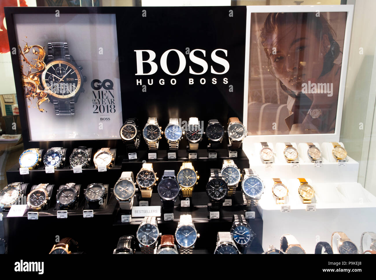 Hugo Boss watch Anzeige in juweliere Schaufenster, gegründet im Jahre 1924  durch Hugo Boss und ist mit Hauptsitz in Metzingen, Deutschland  Stockfotografie - Alamy