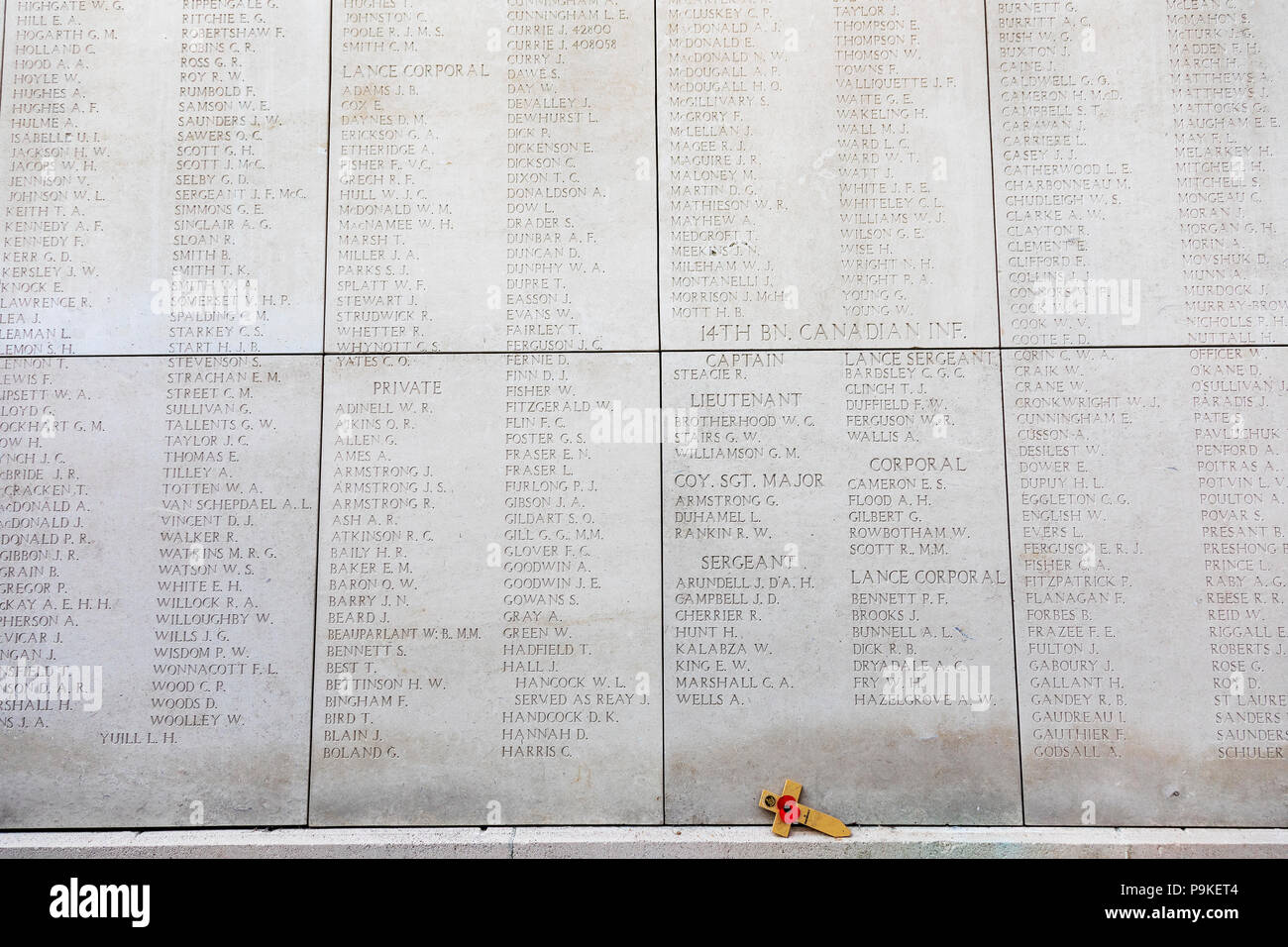 Liste der Namen graviert auf die Wände zu Menentor, Militärs, die während des Zweiten Weltkrieges 1 starb und deren Leichen wurden nie gefunden, Menentor, Y Stockfoto