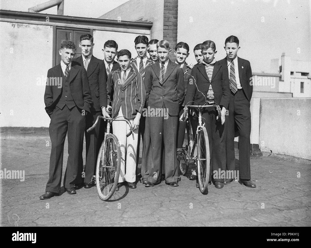 264 42688 SLNSW Gruppe der Schüler mit Fahrrädern Dunlop Radfahrer Stockfoto