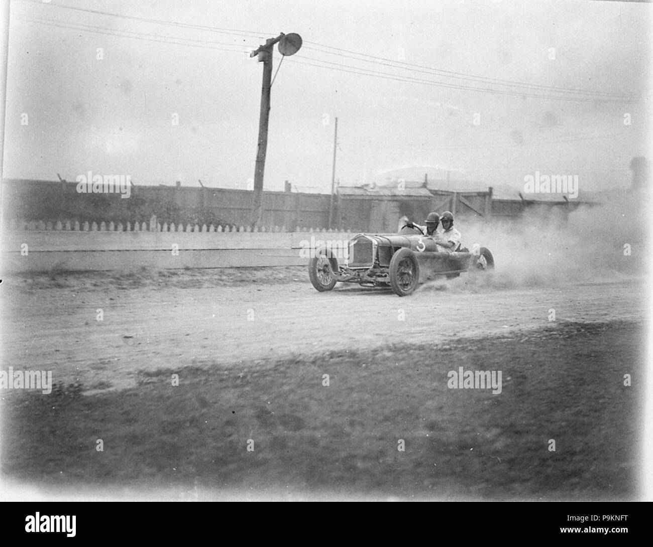 288 SLNSW 8100 Rajo Ford spezielle Don Verkürzen bei der Geschwindigkeit für Cinesound Wentworth Autodrome Nov 1933 Stockfoto