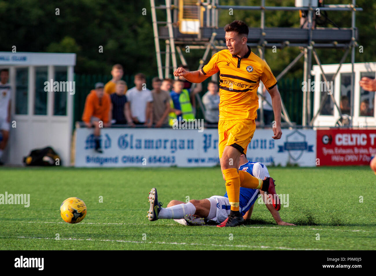 Bridgend, Wales. Juli 2018 18. Penybont host Newport County in einem vor Saisonbeginn freundlich an der KYMCO Stadion. Lewis Mitchell/Alamy Leben Nachrichten. Stockfoto