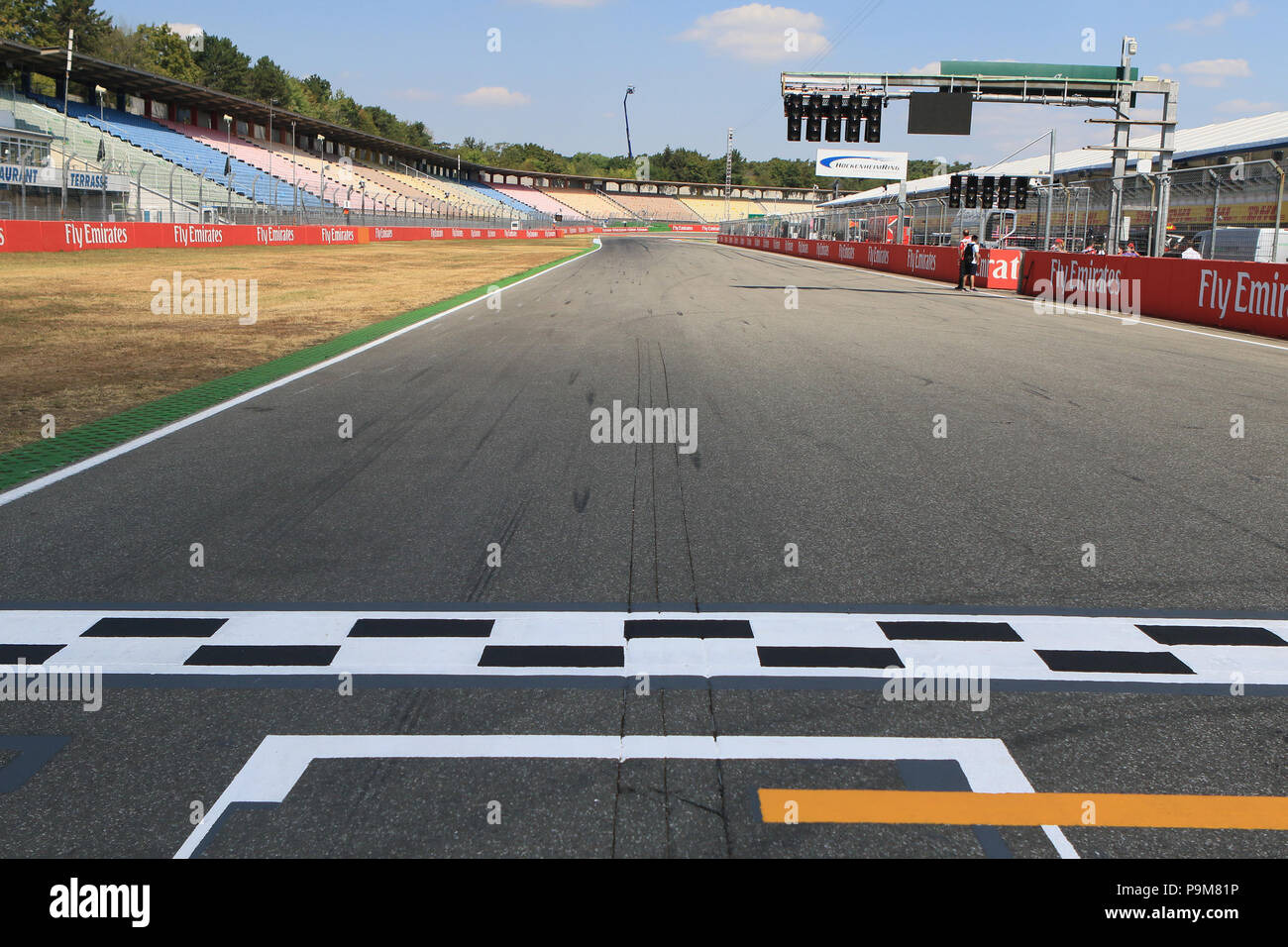 Hockenheimring, Hockenheim, Deutschland. 19. Juli 2018. Deutsche Formel 1 Grand Prix, Treiber Ankünfte und Pressekonferenz; Ansicht zu drehen 1 vom Start line Credit: Aktion plus Sport/Alamy leben Nachrichten Stockfoto